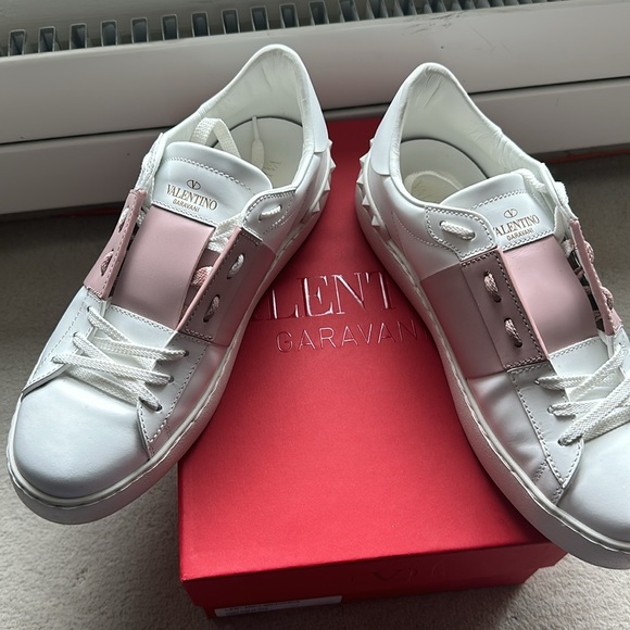 Valentino Garvani sneakers - Picture 3 of 7